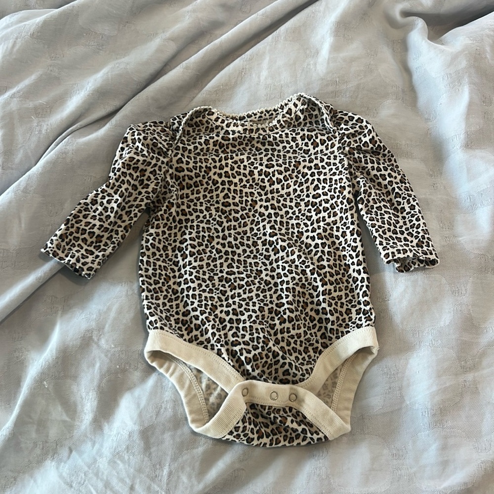 Baby GAP leopard print Onesie | 3-6 months